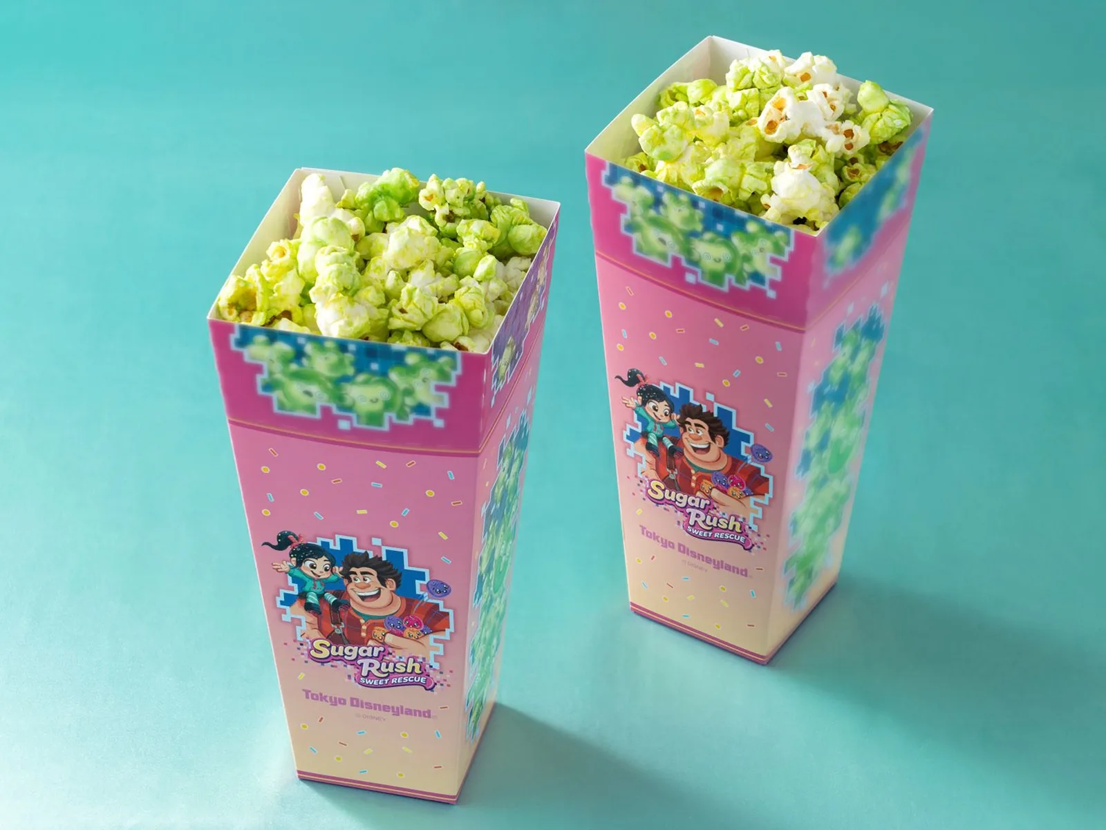 新しいフレーバー「シュガーライムポップコーン」。緑色のポップコーンが、ピンクの箱に入っている